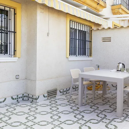 Groundfloor Pink Torrevista 2 Tatil Evi