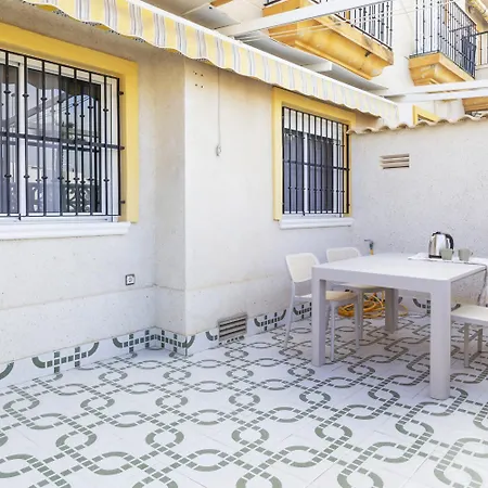 Tatil Evi Groundfloor Pink Torrevista 2 Torrevieja